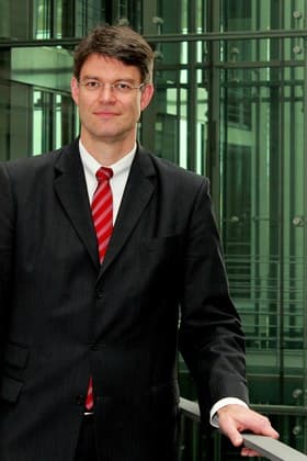 Patrick Schnieder in einem Porträt.