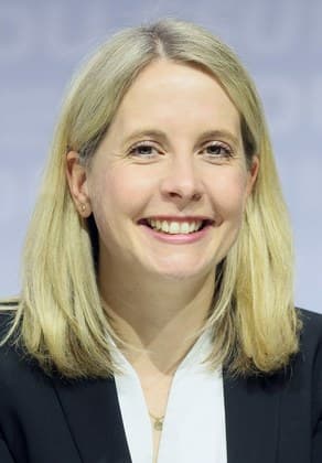Verena Hubertz bei der Unterzeichnung des Koalitionsvertrags, 2025.